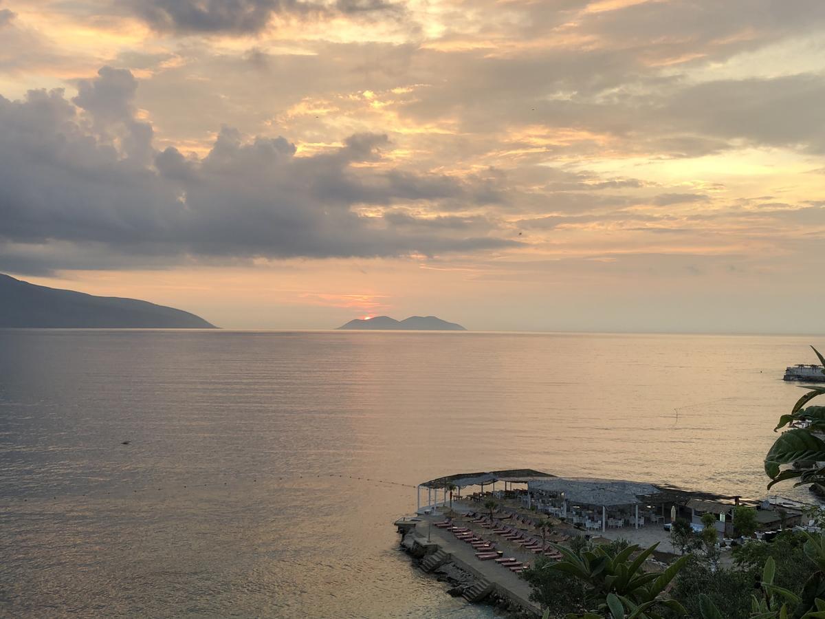 Envi Hotel Vlore Exterior photo